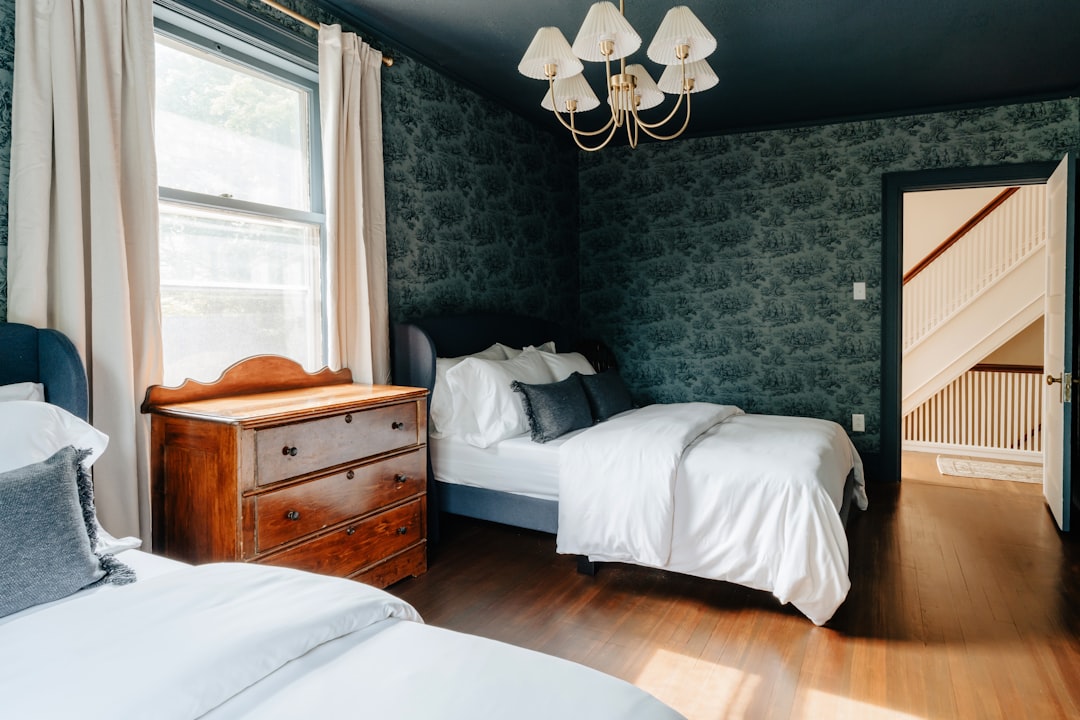 Photo Bedroom Chandelier
